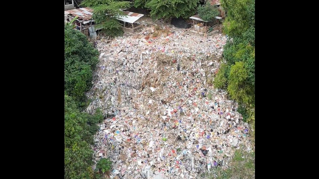 Gunung Sampah Ilegal Setinggi 50 Meter Ditemukan di Bali, Sampai Disorot Media Australia