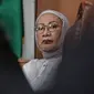 Ekspresi terdakwa kasus penyebaran berita bohong atau hoaks Ratna Sarumpaet saat mendengar kesaksian Wakil Ketua DPR Fahri Hamzah saat sidang di PN Jakarta Selatan, Selasa (7/5/2019). Ratna Sarumpaet berpendapat bahwa Fahri Hamzah konsisten membelanya. (Liputan6.com/Faizal Fanani)