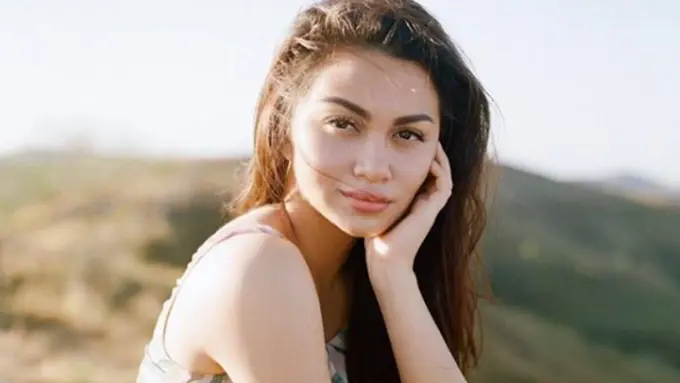 Selalu Simpel, Ini Gaya Rambut Ariel Tatum yang Bisa Ditiru