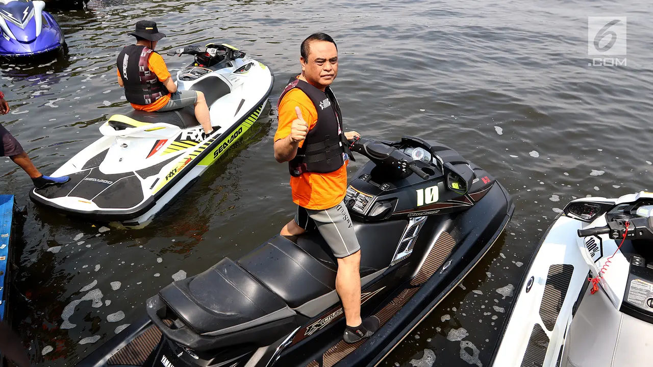 Begini Aksi Wakapolri Bermain Jetski di Pantai Mutiara