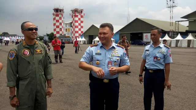 Akhir Pekan Bersama Pertunjukan Akrobat Pesawat Tempur di Bandung