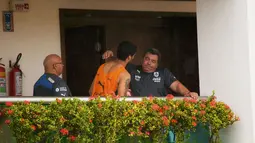 FIFA menjatuhkan sanksi larangan tampil kepada Luis Suarez dalam sembilan pertandingan internasional dan melarang terlibat dalam semua aktivitas sepak bola selama empat bulan akibat menggigit Giorgio Chiellini, Rabu (26/6/14). (REUTERS/Leo Carioca)