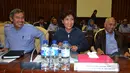 Menteri Kelautan dan Perikanan (KKP), Susi Pudjiastuti (tengah) didampingi Sekjen KKP Syarif Widjaja dan Inspektur Jenderal KKP Andha Fauzi Miraza mengikuti Rapat Kerja dengan Komisi IV DPR RI, Jakarta, Kamis (12/02/2015). (Liputan6.com/Andrian M Tunay)