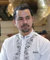Banyak cara dalam belajar memperdalam agama. Begitu juga yang dilakukan oleh Sultan Djorghi. Sejak Sekolah Menengah Pertama suami Annisa Trihapsari itu menjadi mualaf. (Adrian Putra/Bintang.com)