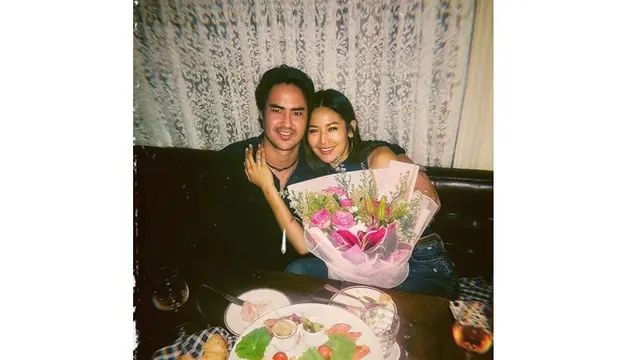 Mesra Banget, 9 Artis Cantik Ini Punya Kekasih Bule