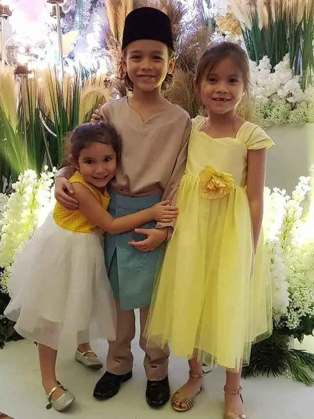 Bak Saudara Kandung, Ini 6 Potret Noah Sinclair Bareng Kedua Sepupunya
