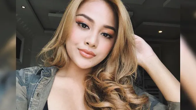 [Bintang] Semakin Dewasa, Ini 8 Foto Aurel Hermansyah dengan Rambut Baru