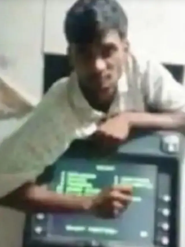 Niatnya Merampok Mesin ATM, Pria Ini Malah Terjepit di Dinding