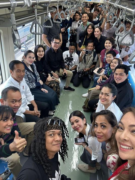 Sementara itu, menurut Erick Tohir, sesuai rencana LRT Jabodetabek akan diresmikan langsung oleh Presiden Jokowi pada Sabtu, 26 Agustus 2023 mendatang. Pemerintah juga akan memberikan subsidi untuk tarif LRT, sehingga dapat menarik minat masyarakat untuk menggunakan transportasi massal itu. (Liputan6.com/IG/@indybarends)