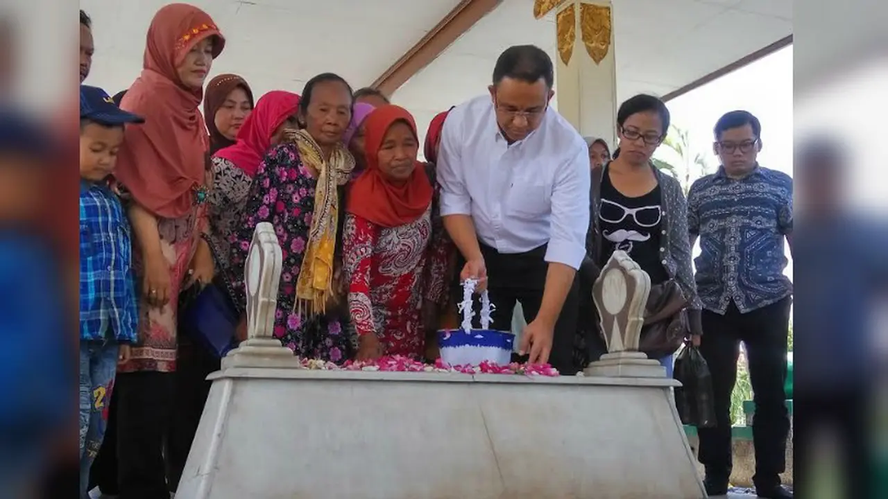 Anies Baswedan menyambangi makam Jenderal Sudirman