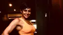 Mandira Bedi terkenal sejak ia muncul dalam serial televisi Shanti. Meskipun usianya sudah 45 tahun, akan tetapi ia masih tetap terlihat muda. (Foto: instagram.com/mandirabedi)