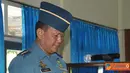Citizen6, Surabaya: Kapokgadik Kolonel Laut (K) Eko Yuniarto menutup kursus MT Gelombang III tahun 2012 di Gedung Krakatau, Kesatrian Bumimoro, Kobangdikal, Surabaya, Jumat (29/6). (Pengirim: Kobangdikal).