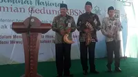 Menteri Agama, Lukman Hakim Saifuddin saat meresmikan gedung SBSN IAIN Surakarta di Klateng, Kamis (29/3).(Liputan6.com/Fajar Abrori)
