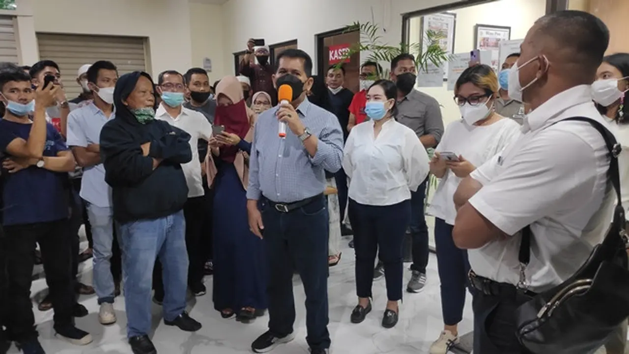 Dialog antara pedagang STC Pekanbaru dengan pengelola terkait pembiayaan yang dinilai memberatkan.