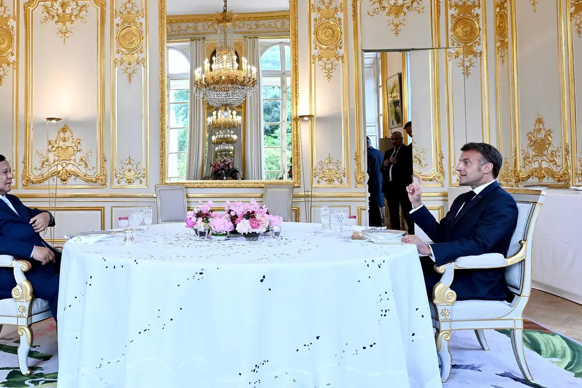Presiden Prabowo Subianto menghadiri jamuan santap malam privat yang digelar oleh Presiden Prancis Emmanuel Macron di Istana Élysée, Paris pada Senin, 14 Juli 2025 malam.