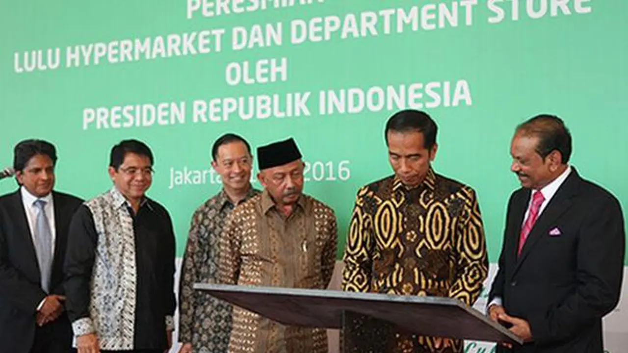 Presiden Joko Widodo meresmikan Lulu Hypermarket.