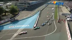 Daniel Abt sempat kesulitan untuk menembus posisi terdepan. Sedangkan, posisi terdepan ditempati oleh pebalap Mahindra Racing, asal Swedia, yakni Felix Rosenqvist.