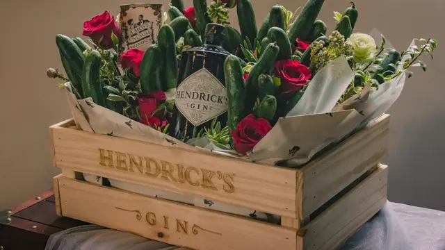 Indonesia Menangkan Hatinya dengan Puisi dan Bunga di Hari Valentine