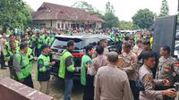 Ratusan driver ojol menerima sembako dari Polda Lampung di hari Bhayangkara ke-79.  Foto : (Istimewa).