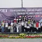 Para peserta FEI CSIs International Jumping Competition 2024 berfoto bersama PJ Gubernur DKI Heru Budi Hartono