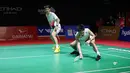 Ganda putra Indonesia Raymond Indra/Nikolaus Joaquin saat melawan sesama wakil Indonesia Sabar Karyaman Gutama/Moh Reza Pahlevi Isfahani pada laga semifinal Indonesia Masters 2026 di Istora Senayan, Jakarta, Sabtu (24/01/2025). (Bola.com/M Iqbal Ichsan)