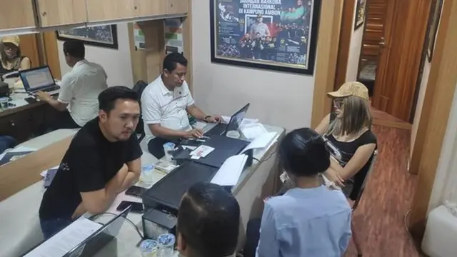 Terseret Kasus Narkoba, Ini 7 Potret Detik-detik Lucinta Luna Ditangkap Polisi