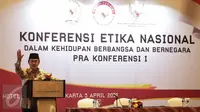 Ketua DKPP, Jimly Asshiddiqie memberikan sambutan sebelum pembukaan acara Pra Konferensi Nasional Etika Berbangsa dan Bernegara di Jakarta, Rabu (5/3). Dalam pra konferensi 1 tersebut membahas Etika Nasional di Indonesia. (Liputan6.com/Faizal Fanani)