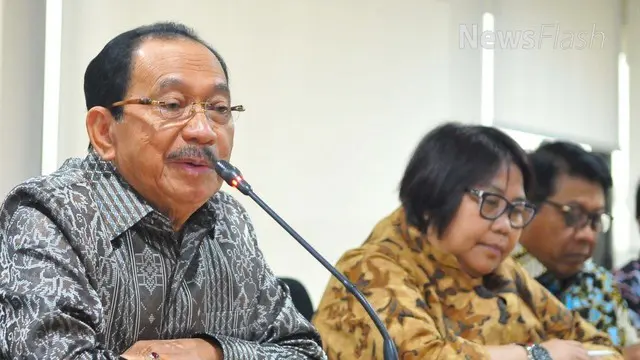 Komisaris Utama PT Pertamina, Tanri Abeng, mengatakan, keputusan ini adalah salah satu bentuk penyegaran di level pimpinan dan direksi Pertamina. 