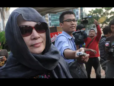 Penyidik KPK kembali melakukan pemeriksaan terhadap istri Akil Mochtar, Ratu Rita (Liputan6.com/Herman Zakharia)
