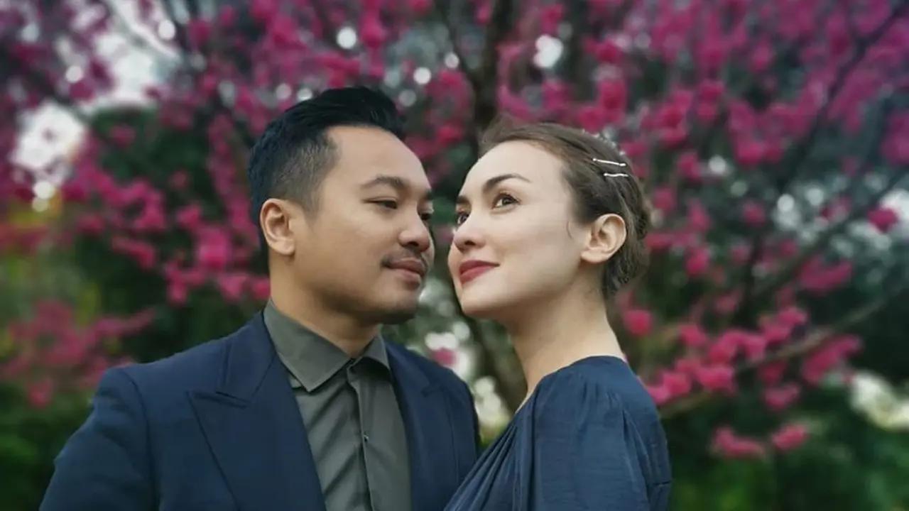 Hamil Setelah 9 Tahun Nikah, Ini 6 Potret Rianti Cartwright pamer perut buncit