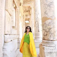 Gaya liburan Feni Rose di Turki bersama putri keduanya Audi (Foto: Instagram @fenirose)