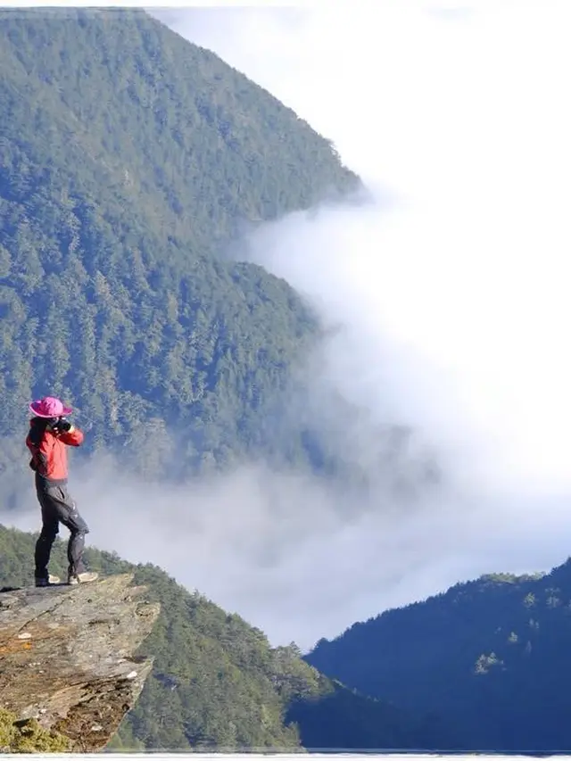 Gigi Wu, bikini climber si pendaki gunung yang kerap berfoto mengenakan bikini di sejumlah gunung di Taiwan. (Facebook/Gigi Wu)