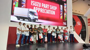 PT Isuzu Astra Motor Indonesia (IAMI) memberikan apresiasi terhadap mitra jaringan part shop (12/8/2022)