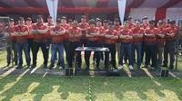 Menteri Hukum dan Hak Asasi Manusia Yasonna Laoly bersama peserta Shooting Tournament Hari Bakti Pemasyarakatan (HBP) Kumham ke-59 di Lapangan Tembak Pengayoman, Kota Tangerang, Sabtu (18/3/2023). (Ist)