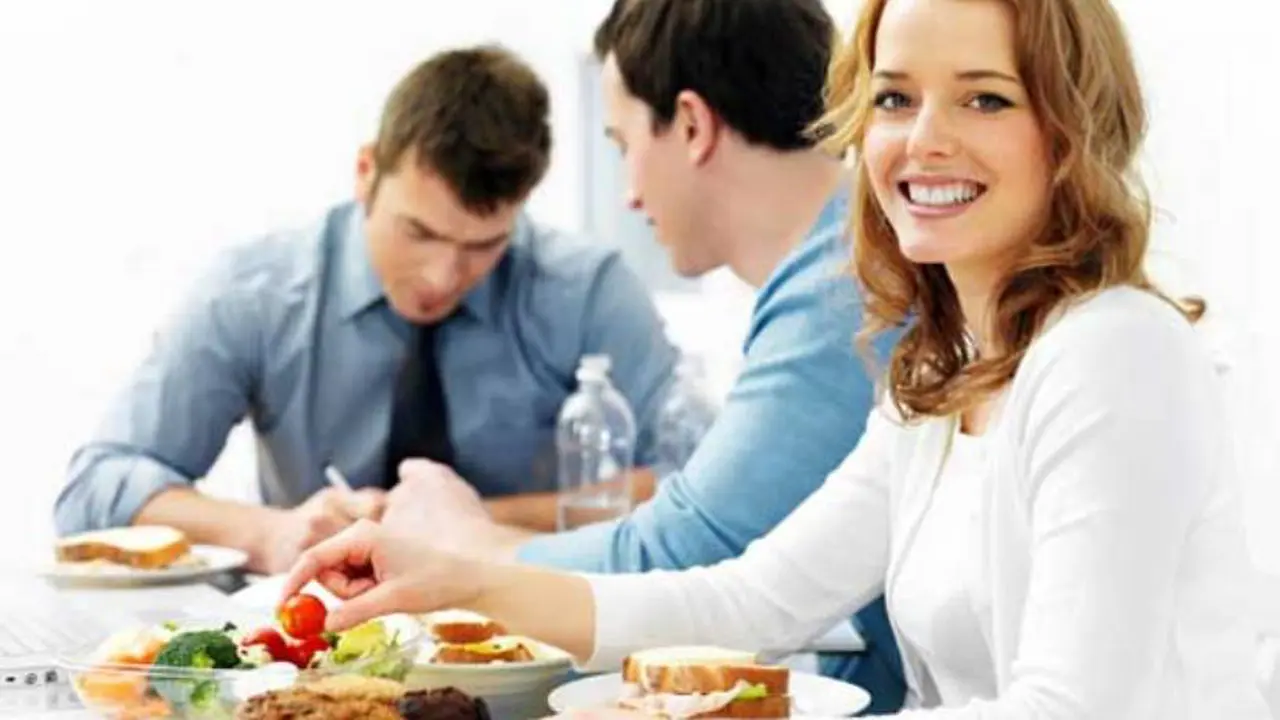 4 Cara Hemat Makan Siang Bagi Orang yang Tak Ikut Puasa