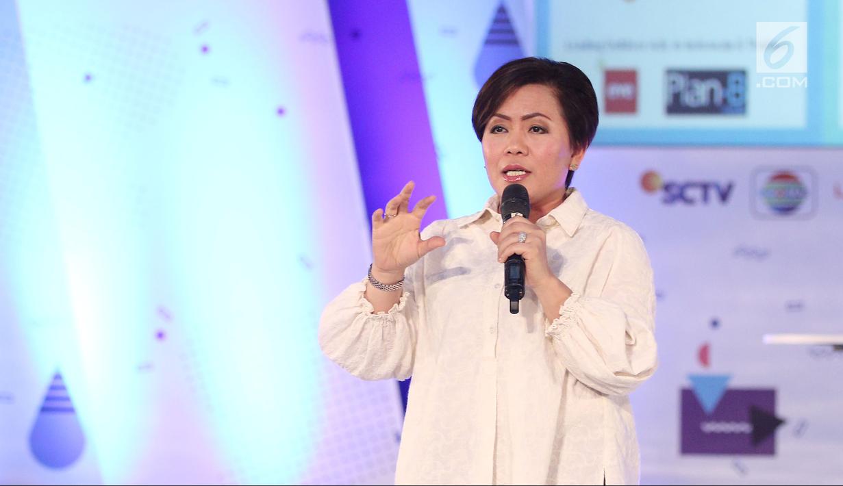 Direktur Programming SCM Harsiwi Achmad saat jadi pembicara dalam gelaran Emtek Goes to Campus (EGTC) 2018 di Universitas Negeri Semarang (UNNES), Semarang, Rabu (18/7). (Liputan6.com/Herman Zakharia)