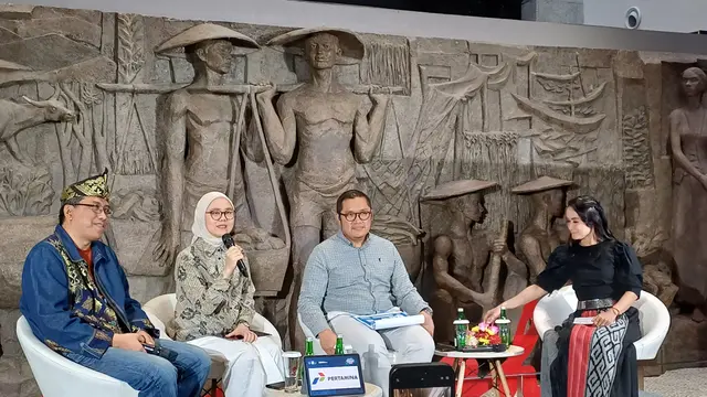 Director of Retail & Business Development PT Sarinah (Persero) Selfie Dewiyanti dalam sesi media briefing di Gedung Sarinah Thamrin, Jakarta, Jumat (27/9/2024). (Maul/Liputan6.com)