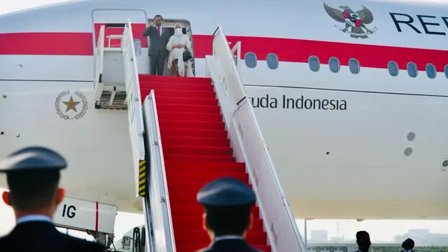 Presiden Joko Widodo atau Jokowi dan Ibu Negara Iriana terbang ke Washington DC, Amerika Serikat, Selasa (10/5/2022). Jokowi akan menghadiri acara KTT Khusus ASEAN-AS. (Foto: Biro Pers Sekretariat Presiden).