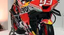Motor baru Repsol Honda saat acara peluncuran MotoGP musim 2023 di Madrid, 22 Februari 2023. (AFP/Pierre-Philippe Marcou)