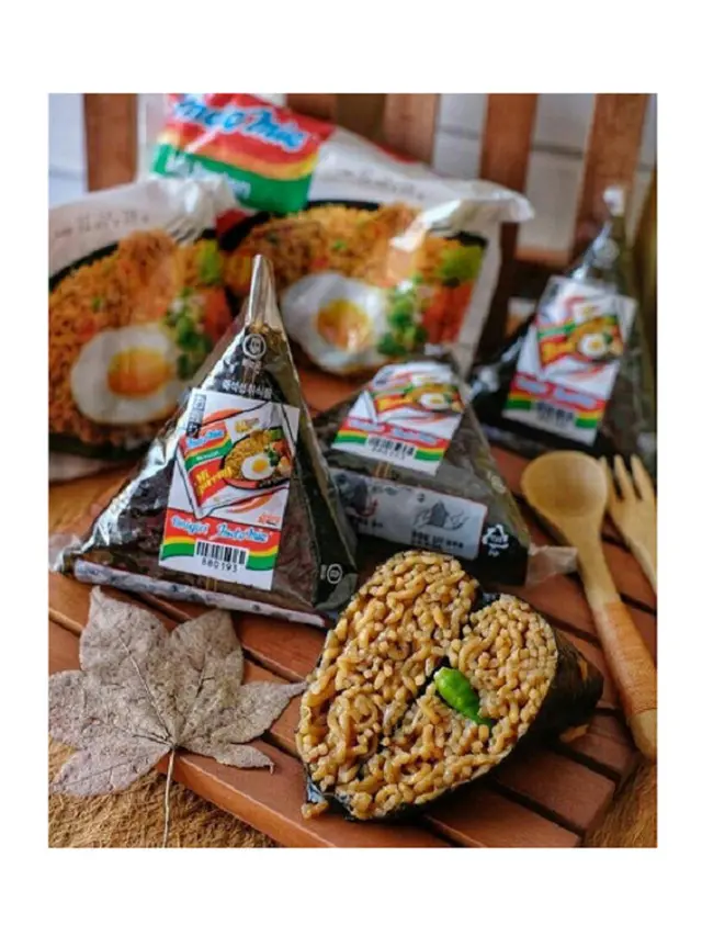Perlu Kamu Coba, Begini 10 Cara Nyeleneh Masak Mi yang Super Kocak