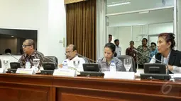 Sejumlah Menteri tampak hadir di rapat terbatas Kantor Presiden, Jakarta, Senin (25/5/2015). Rapat terbatas tersebut membahas antara lain persiapan lebaran, infrastruktur, pertanian, pariwisata, dan sektor perikanan. (Liputan6.com/Faizal Fanani)