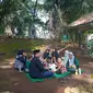 Salah satu acara munggahan yakni makan bersama yang dilakukan bersama sanak saudara menyambut datangnya bulan suci Ramadan. (Liputan6.com/Jayadi Supriadin)