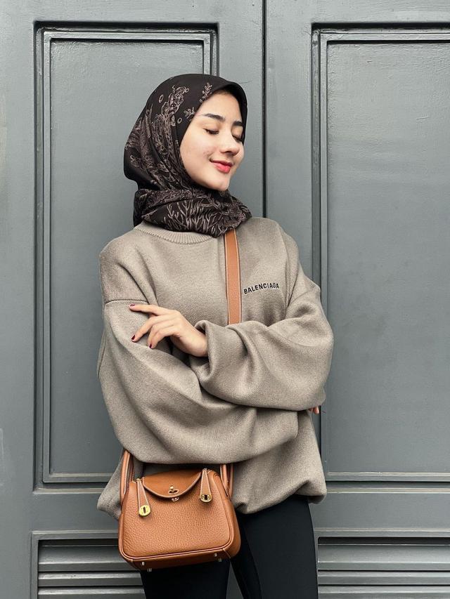 6 Potret Ghea Youbi Pakai Hijab, Penampilannya Bikin Pangling