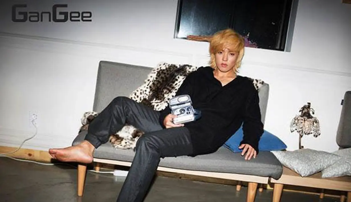 Kangnam dan manajernya dikabarkan memakai penyangga pada bagian leher. Sedangkan stylist-nya mengalami patah tulang wajah. (Foto: koreaboo.com)