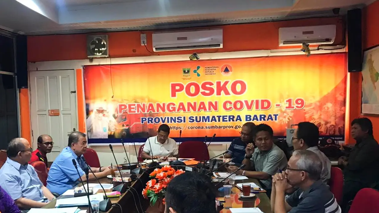 Rapat koordinasi gugus tugas Covid-19 di Sumatera Barat.