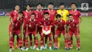 Pemain timnas Indonesia U-20 berfoto bersama jelang laga International Friendly Match melawan Fiji di Stadion Utama Gelora Bung Karno, Jumat (17/2/2023). Bertanding tanpa dihadiri penonton di Stadion Utama Gelora Bung Karno, timnas Indonesia U-20 mencetak empat gol, diantaranya oleh Arkhan Fikri dimenit 36, Kakang Rudianto (49), Resa Aditya Nugraha (60), dan Hokky Caraka (86). (Liputan6.com/Faizal Fanani)