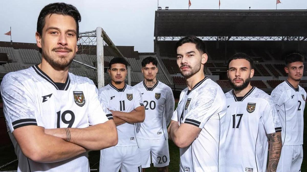 Timnas Indonesia Rilis Jersey Tandang Baru: Elegan, Bernuansa Putih Hitam