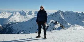 Daniel Craig di salah satu lokasi syuting film 'Spectre' di ski resort of Soelden, Austria. (Bintang/EPA)