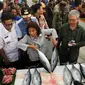 Menteri Kelautan dan Perikanan Susi Pudjiastuti melakukan peninjauan hasil tangkapan dan kuliner di Pasar Ikan Waneri Tanjung Wagon, Kabupaten Fakfak, Provinsi Papua Barat. (Dok KKP)