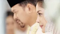 Bani M Mulia pamer foto pernikahan dengan Lulu Tobing, pada 23 Agustus 2021. (Foto: Instagram @banimmulia)